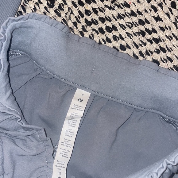 Almost new pair of Lululemon joggers - Picture 3 of 3